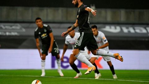 Bruno Fernandes cobrando el polémico penal.