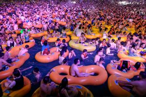 Sorprenden imágenes de mega fiesta en Wuhan, donde apareció el coronavirus por primera vez