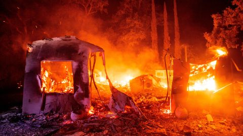 Una casa destruida por el incendio LNU Lightning Complex en Vacavillle, California.