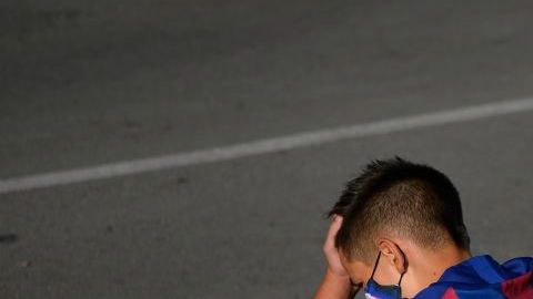 Un niño se lamenta la ausencia de Lionel Messi.