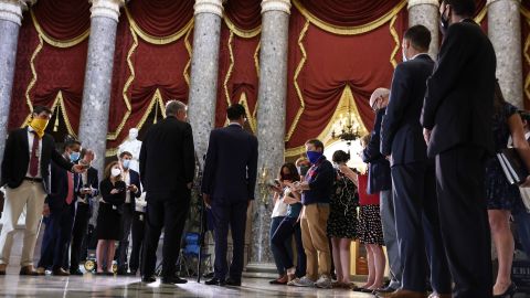 Así va la discusión: el nuevo paquete de apoyo aún no llega y el beneficio por desempleo se ve muy lejos