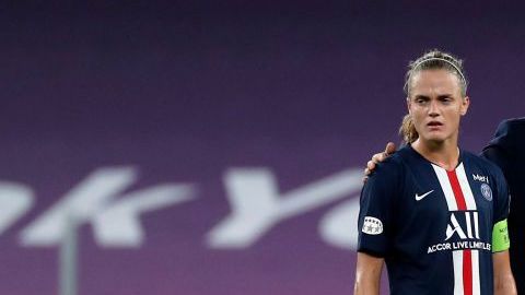 Olivier Echouafni consolando a una jugadora.