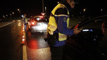 FRANCE-NEW YEAR-SECURITY-POLICE