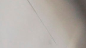 Hasbro elimina del mercado la muñeca Trolls por quejas de un botón parlante debajo de su falda