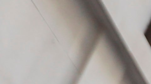 Hasbro elimina del mercado la muñeca Trolls por quejas de un botón parlante debajo de su falda