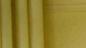 El alcalde Bill de Blasio y el canciller de Educación Richard Carranza, inspeccionan un salón en la escuela New Bridges Elementary.