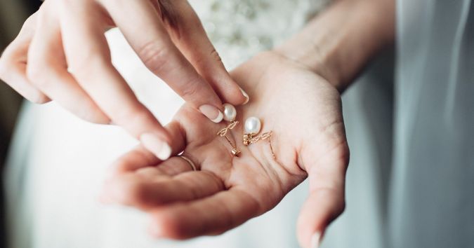 Joyas con perlas.
