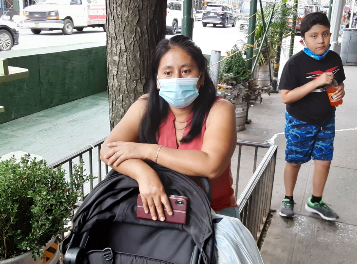 La mexicana Ligia Estington siente temor de enviar a sus dos hijos a la escuela por temor a contagios. 