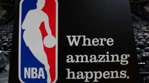 La NBA despide al fotógrafo Bill Baptist que llamó prostituta a Kamala Harris