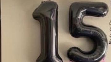 Brenda Martínez junto a sus hijos.