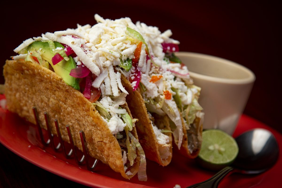 Los tacos en México no se preparan sobre tortilla crujiente.