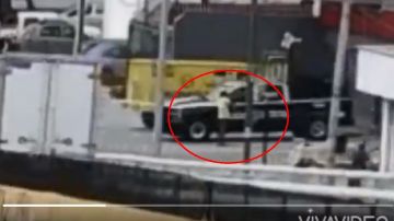 VIDEO: Sicario mata con subametralladora a policía en Cancún