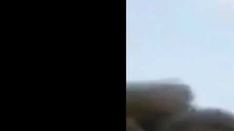 VIDEO: Cártel del Noreste secuestra a trabajadores de Pemex y quema camioneta donde viajaban