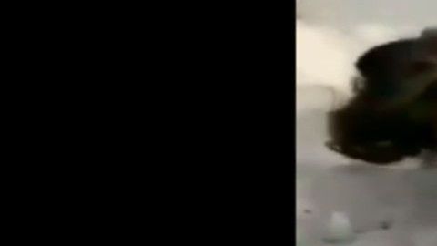 VIDEO: Narcos le disparan en las manos a mujer por vender drogas en su territorio
