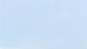 Dos explosiones destruyeron edificios y casas en el puerto de Beirut.