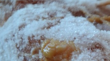 Mantén las carnes juntas en un lado del congelador o en una bandeja para que si comienzan a descongelarse, sus jugos no lleguen a otros alimentos.