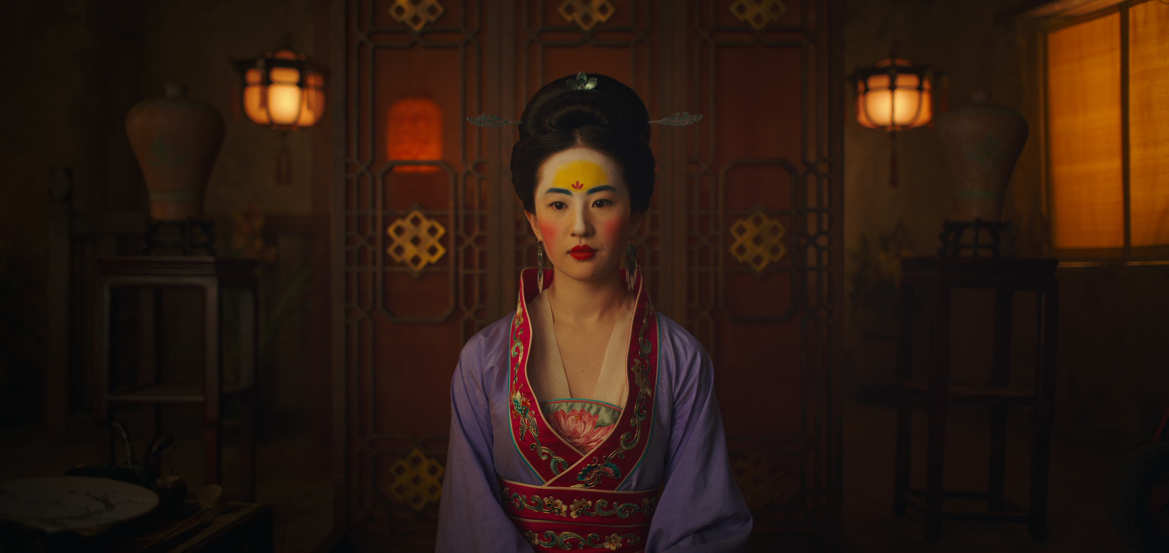 Mulan al inicio del film, antes de convertirse en guerrera. / Foto: Disney