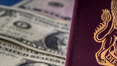 Algunos trabajadores extranjeros se equivocaron al llenar su formulario de impuestos, lo que hizo que el IRS les enviara un cheque de estímulo por error.