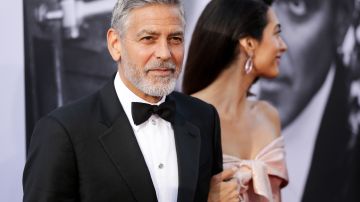 George Clooney junto a su esposa Amal Clooney.
