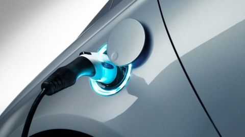 En 2013, Ford vendió en Estados Unidos casi 86,000 vehículos híbridos y eléctricos.