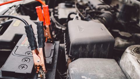 La batería de un auto también necesita de mantenimiento para optimizar su vuda útil.