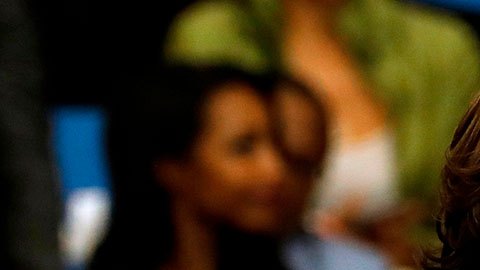 La mayor parte de su fortuna proviene del sueldo de su esposo en una firma de abogados.