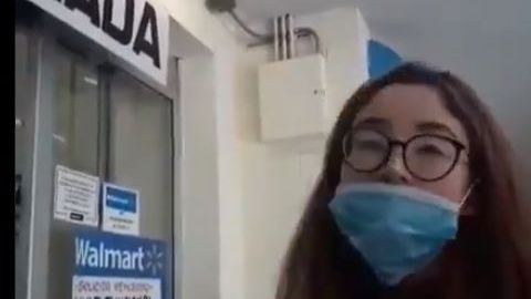 Insultó y humilló a los vigilantes.