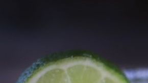 La bebida habría sido inventada en 1938 por Carlos “Danny” Herrera en su restaurante al borde de la carretera de Tijuana (México).