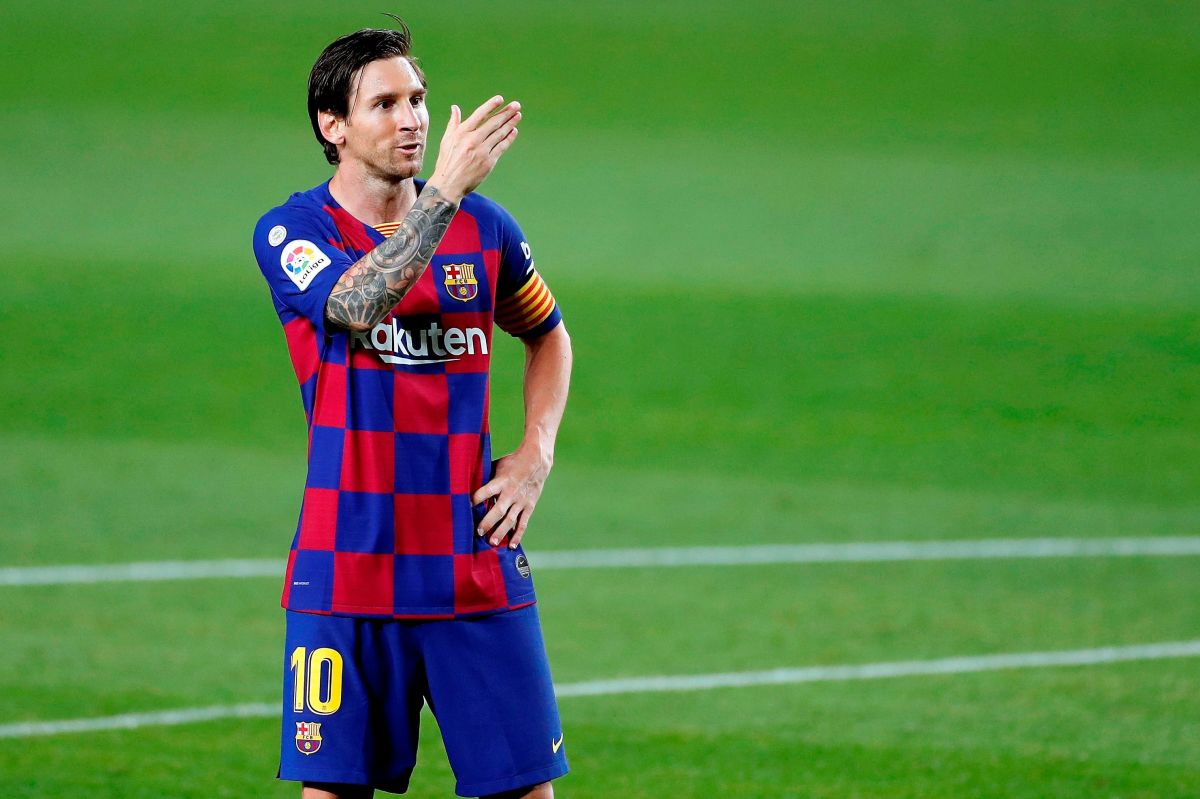 Lionel Messi tendría un pie fuera del club culé.