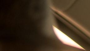 La mujer le reclamaba airadamente mientras el auto seguía en movimiento.