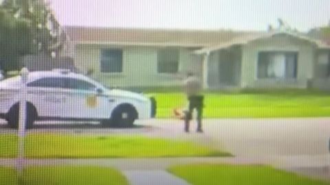 Captura de video de una cámara de vigilancia.