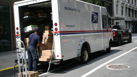 Transporte y empleado postal (USPS) en Nueva York.