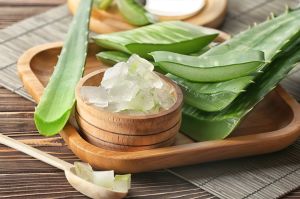 Cómo hacer una mascarilla de aloe vera para rejuvenecer el cabello