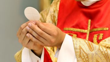 El sacerdote cree que no hay pretextos para no acudir a misa.