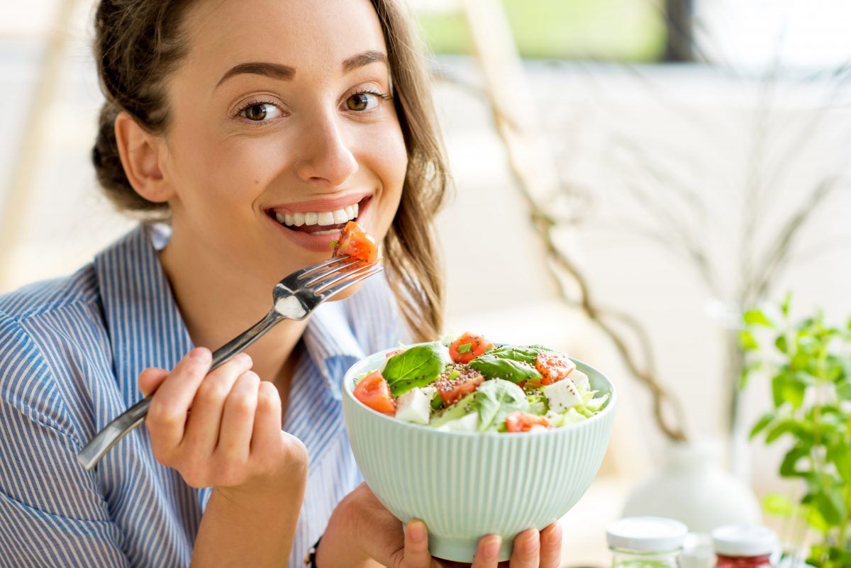 Aprovecha el tiempo en casa para cambiar de hábitos alimenticios, es la clave para perder peso, combatir enfermedades crónicas y fortalecer al sistema inmunológico.