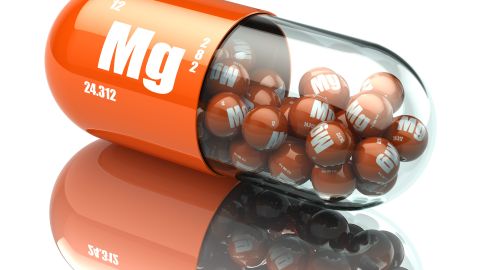 Las deficiencias de magnesio suelen asociarse con mayor deseo de comer chocolate, debido al alto contenido de magnesio del chocolate. Teniendo en cuenta que una barra de chocolate Mik de Hershey's puede contener hasta 24 gramos de azúcar, reducir los antojos de chocolate puede reducir significativamente la ingesta de azúcar agregada.