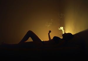 Las mujeres que usan marihuana tienen mejores orgasmos y mayor excitación