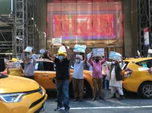 Los taxistas de Nueva York buscan medidas de alivio tras para forzada por el coronavirus