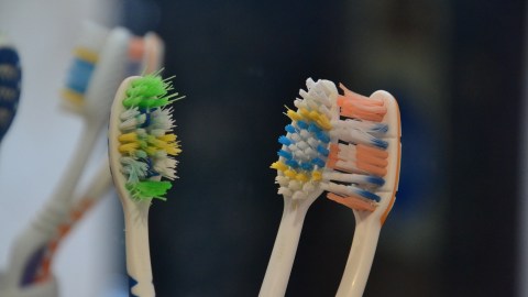 Dentistas advierten de los cuidados que hay que tener con este elemento durante la pandemia.