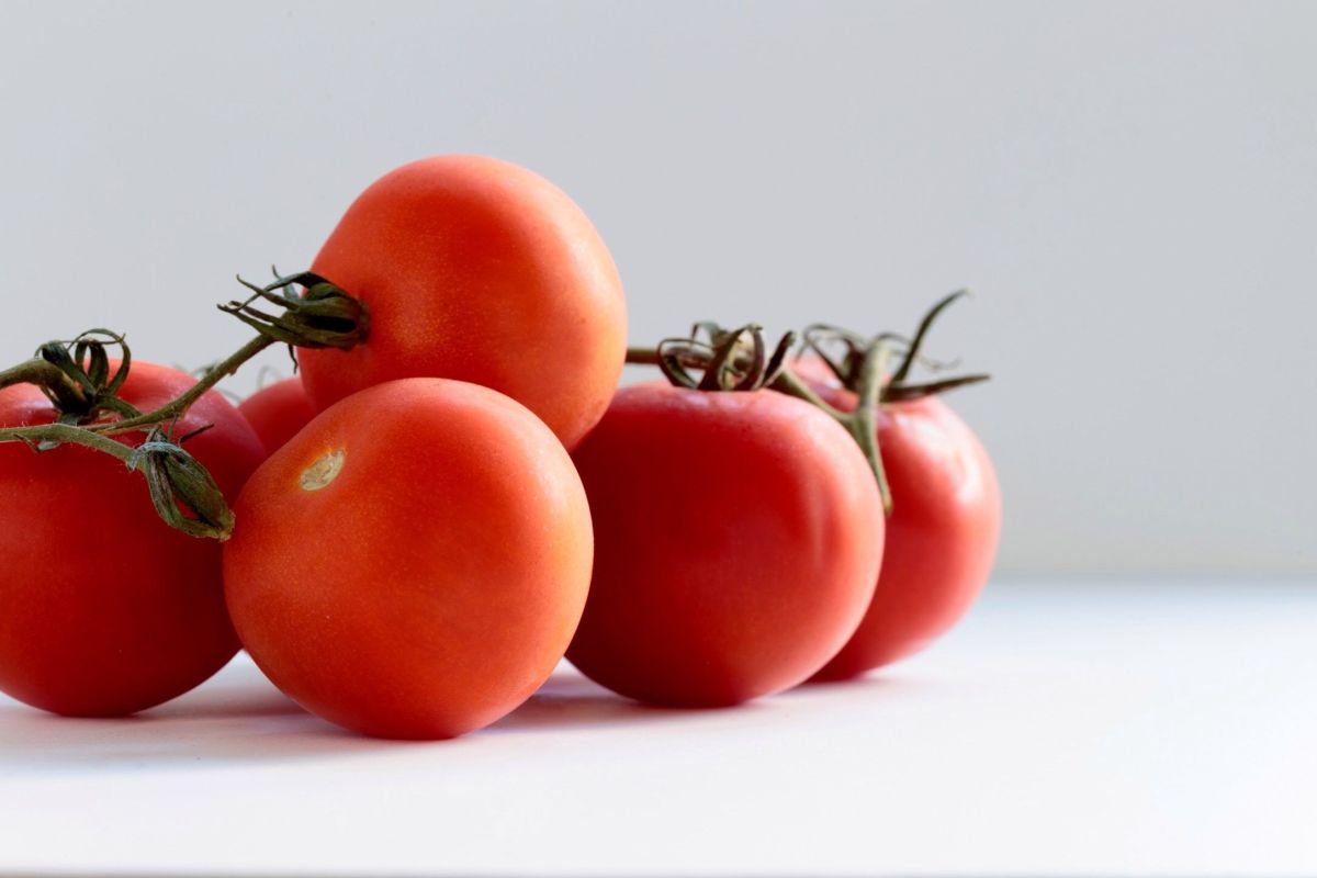 Presión alta: ¿Cómo disminuirla consumiendo tomate?