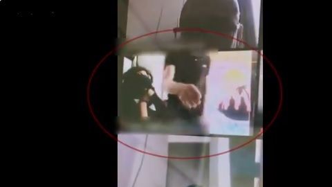 La adolescente fue amagada.