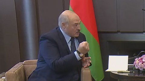 Alexander Lukashenko (izquierda) y Vladimir Putin