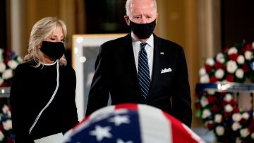 Biden y su esposa en el sepelio de la jueza Ruth Bader Ginsburg.