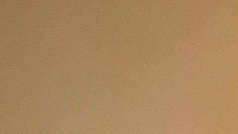 Miles de evacuados en Los Ángeles por incendio avivado por fuertes vientos