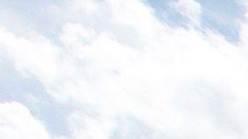 Visitantes cerca del aviso con la advertencia de calor extremo en el Valle de la Muerte.