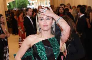 Miley Cyrus pide a los estadounidenses que salgan a votar: “Vivimos tiempos desesperados”