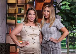 Adamari López y la Chiquibaby se mostraron muy sexys al exhibir sus piernas en Un Nuevo Día