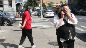 Judíos ortodoxos e hispanos conviven en vecindarios de Brooklyn.
