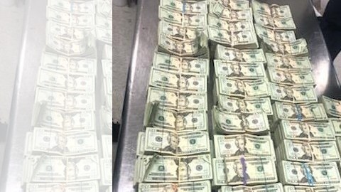 Oficiales de CBP encontraron el dinero en muebles en el aeropuerto de Miami.