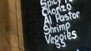 La mexicana Diana Melchor, del restaurante Home Made Taquería, asegura que aunque no hay mucho que celebrar hay que honrar la fuerza y unión de sus paisanos